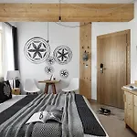 11 Folk & Design