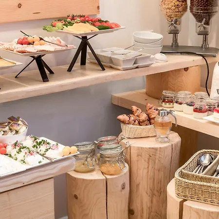 11 Folk&design Bed & Breakfast 3*