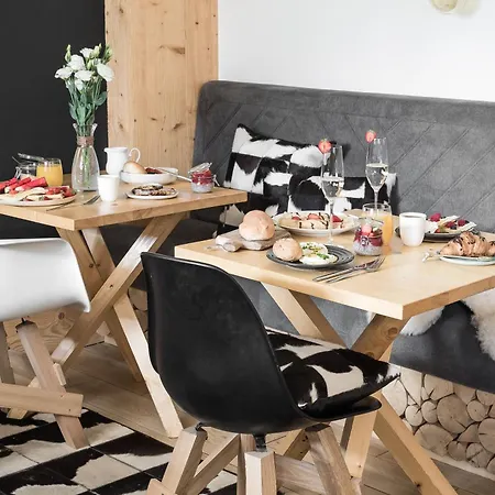 11 Folk & Design