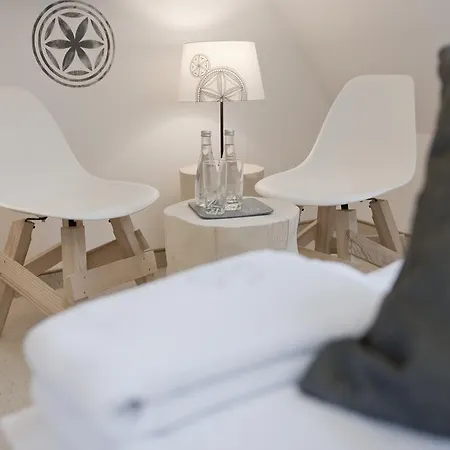 Bed & Breakfast 11 Folk & Design